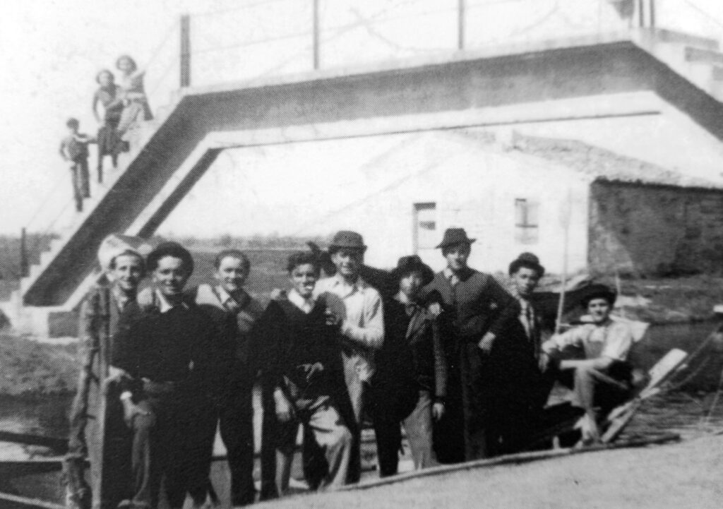 La passerelle. Document conservé aux Archives départementales de l’Hérault (France), sous la cote [cote du document]