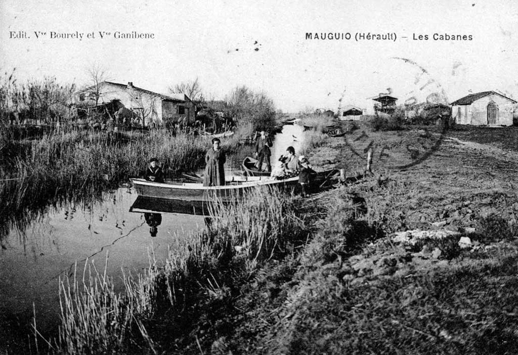 Rive gauche (à droite au fond sur la photo) : la cabane à étage