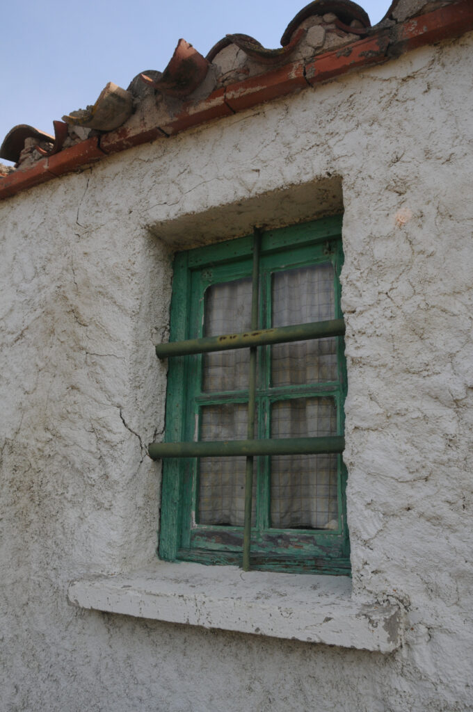 Fenêtre (cabanes de Mauguio) - C Françoise Poudevigne