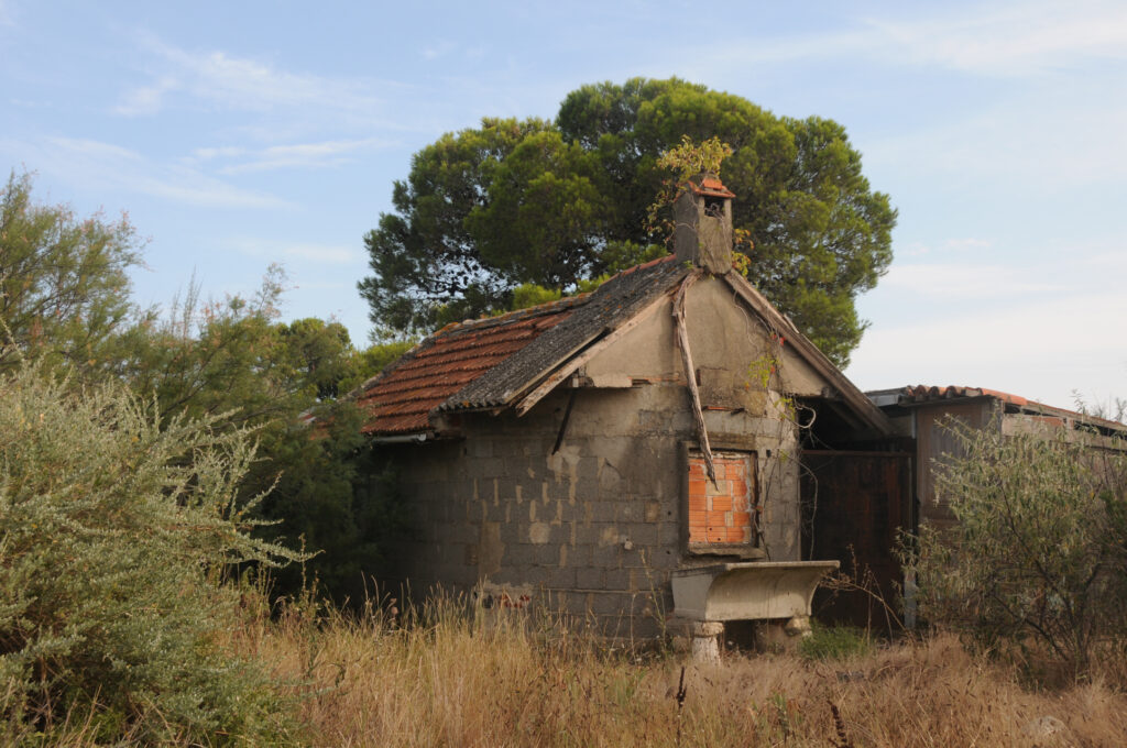 Cheminée (cabanes de Maugio) - C Françoise Poudevigne